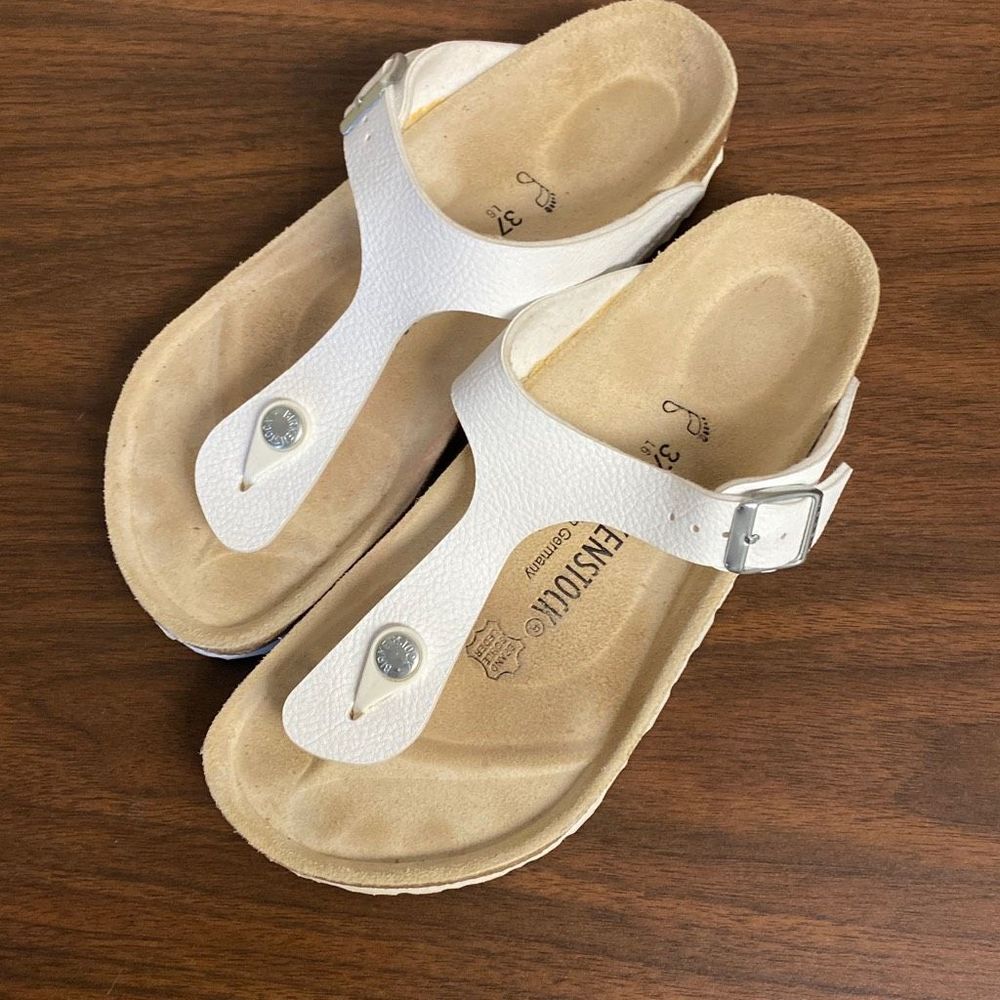 Birkenstock Gizeh white leather flip flop sandals size 37